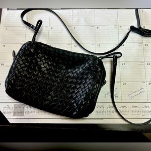 Gently used but beautiful and AUTHENTIC Bottega Veneta ❣️
